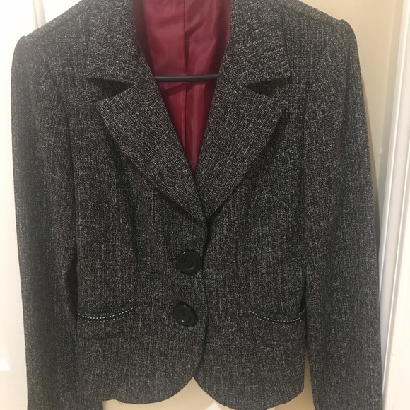 ⭐️♠️FULLY LINED DRESSY BLAZER VERY GORGEOUS!!👀⭐️ - Picture 2 of 3